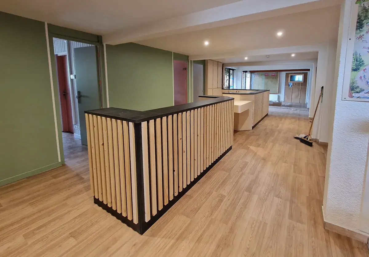creation banque d accueil hotel village vacances les karellis00007